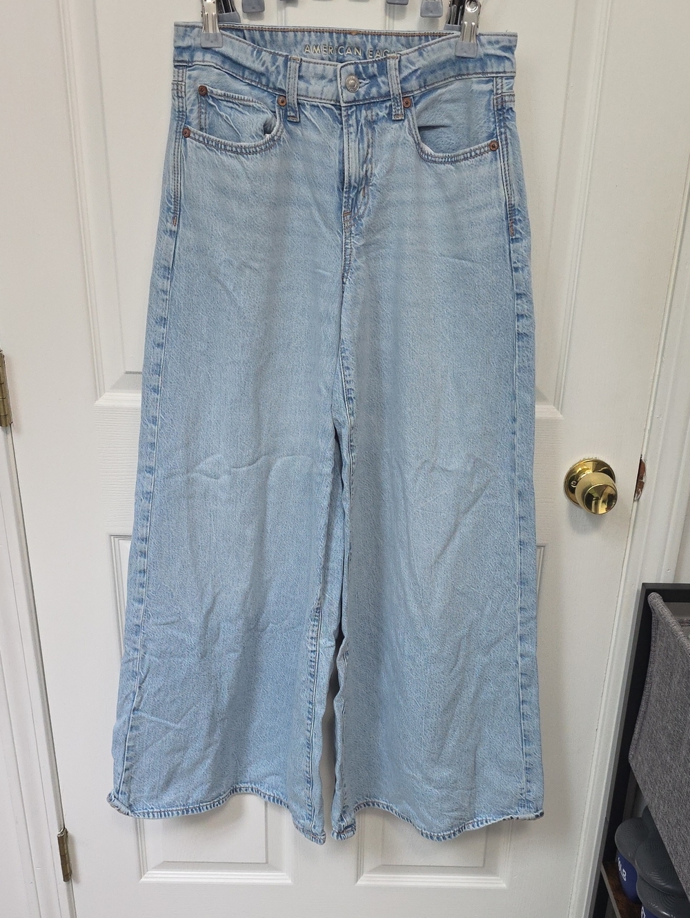American Eagle Outfitters Light Wash Wide Leg A-Line Fit Women’s Jeans